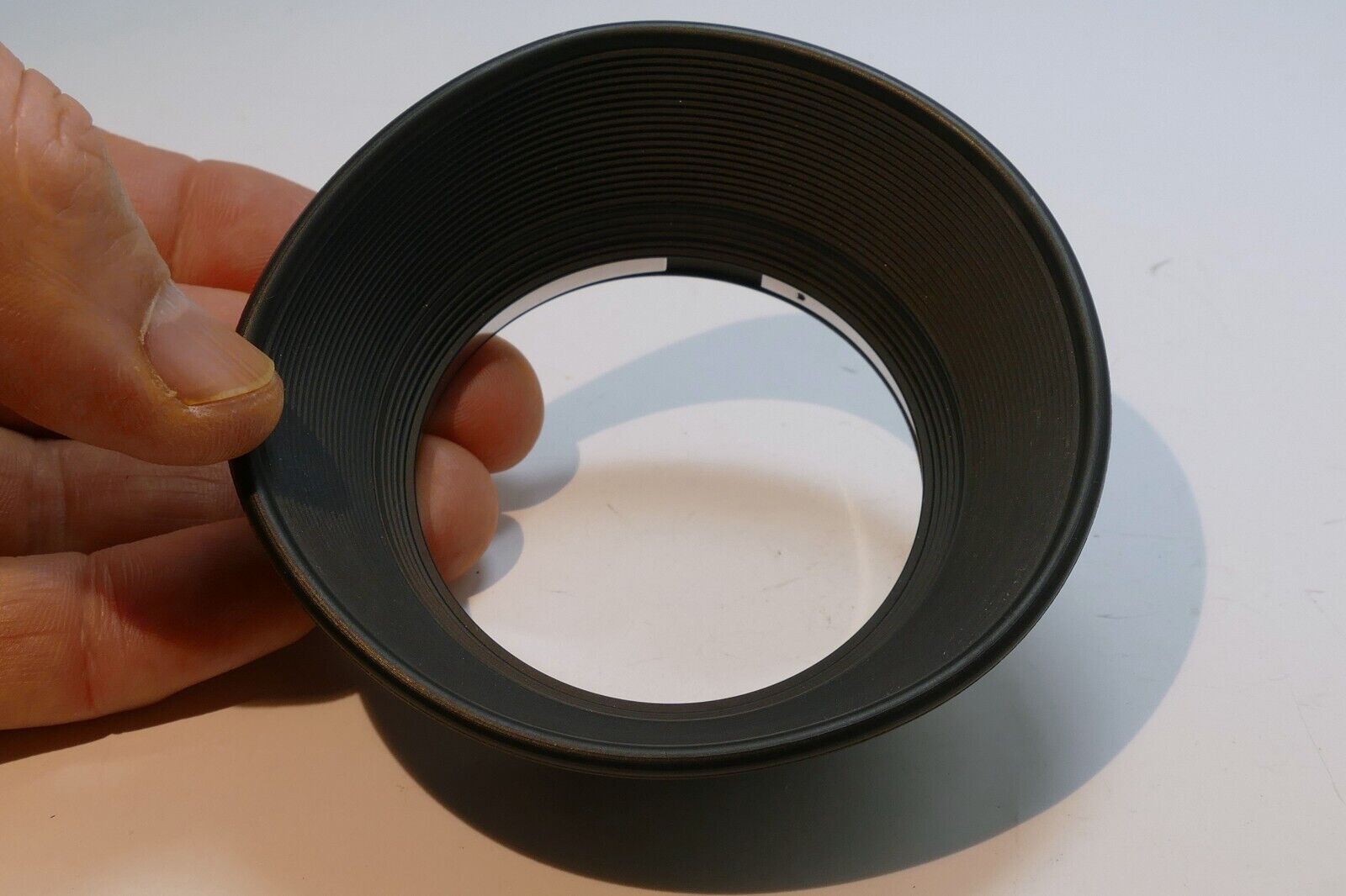55mm Olympus OM 35-105mm f3.5-4.5 lens hood shade - OEM Genuine fits 24mm f2.0