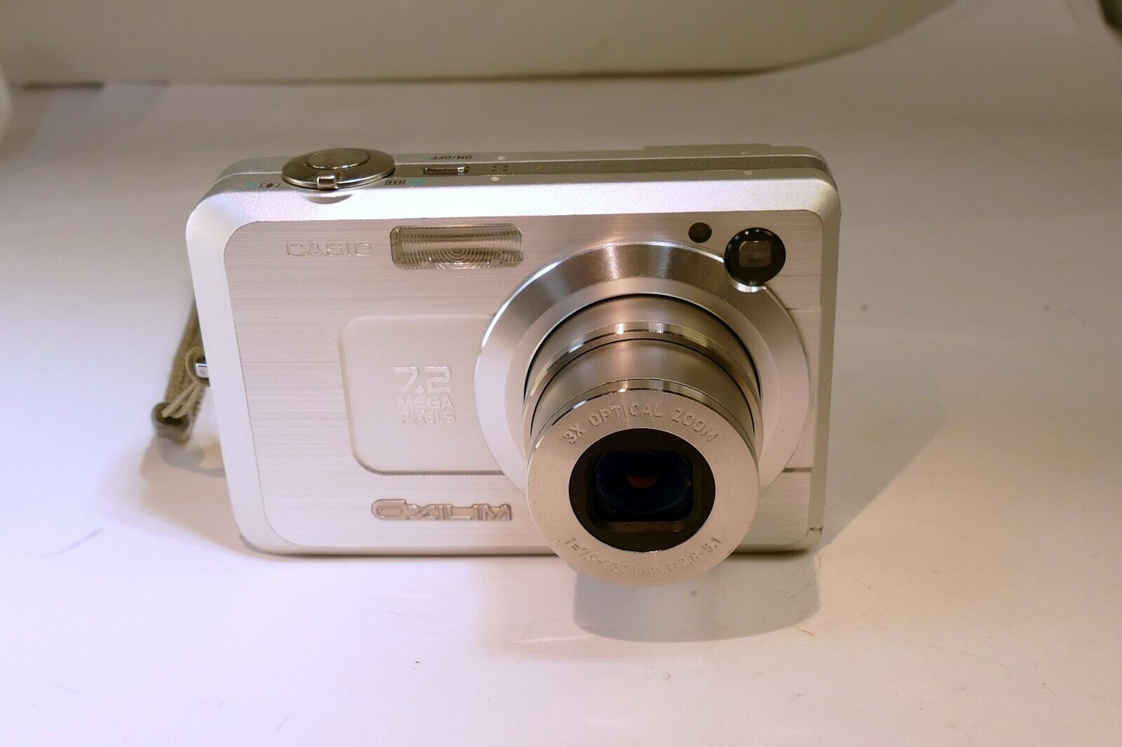Casio EXILIM ZOOM EX-Z750 7.2MP Digital Camera - Broken LCD screen AS IS parts