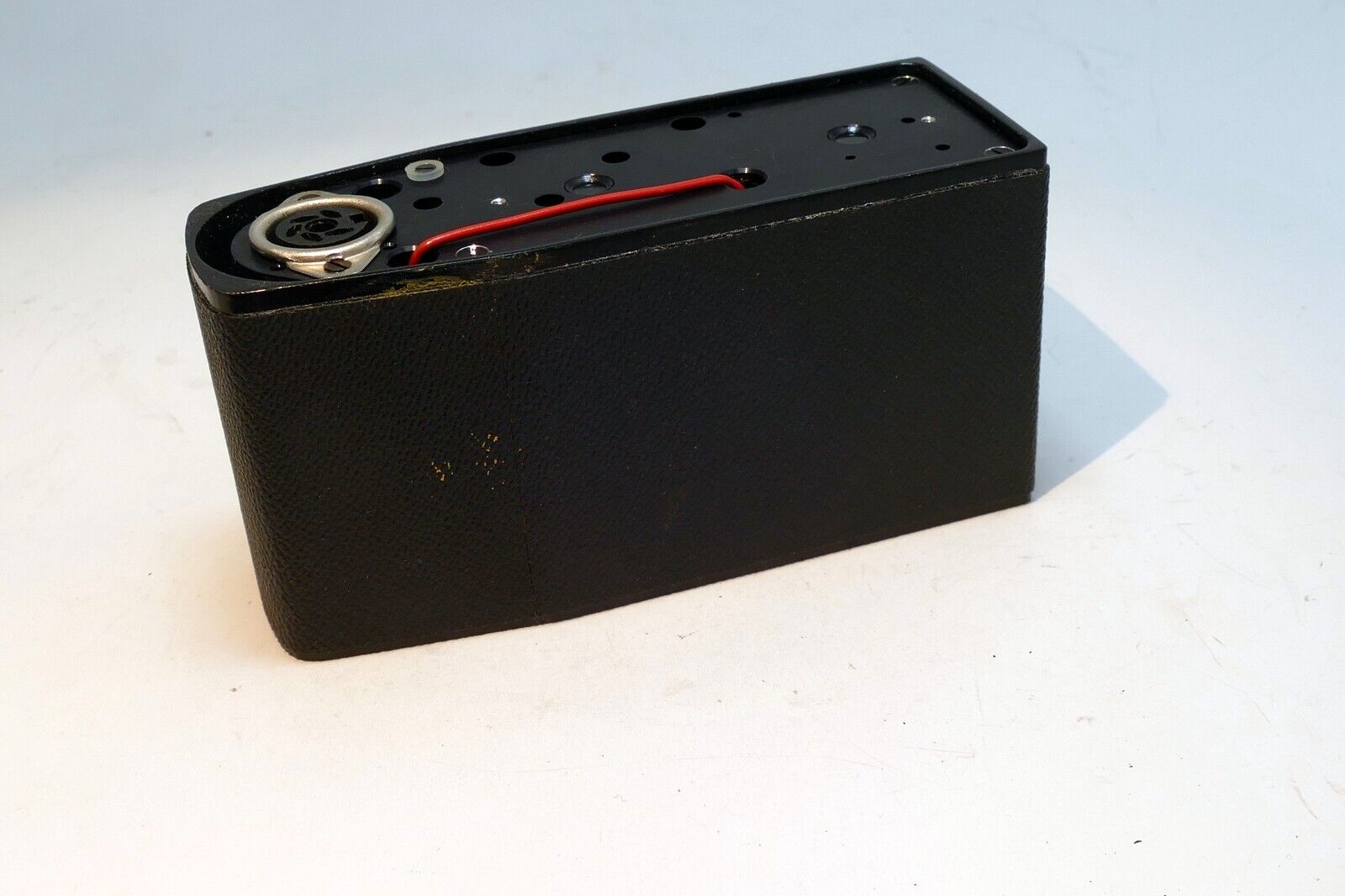 Hasselblad battery 46337 compartment for 500 EL X (missing plate on both sides)