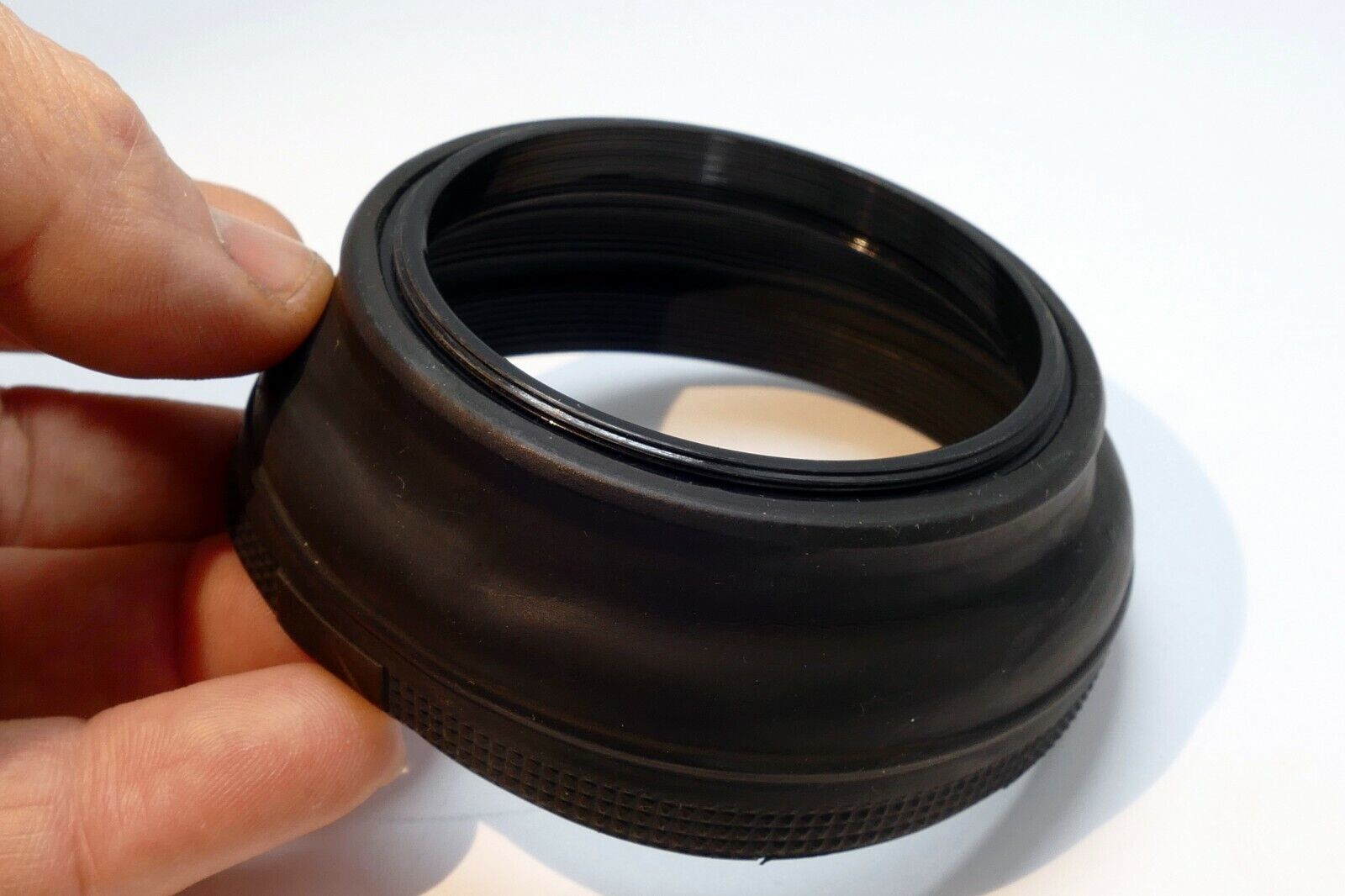 62mm screw in  Rubber Lens Hood Shade for telephoto 70-210mm f3.8