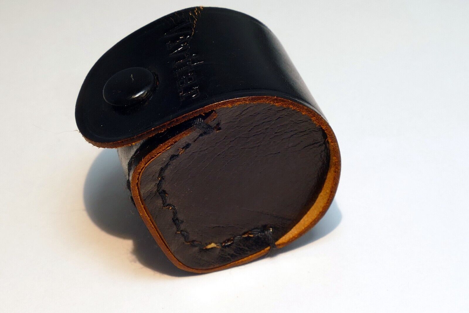 Vivitar  1.5X1.5X1.2" small hard case pouch for series 5 4 V IV lens hood ring