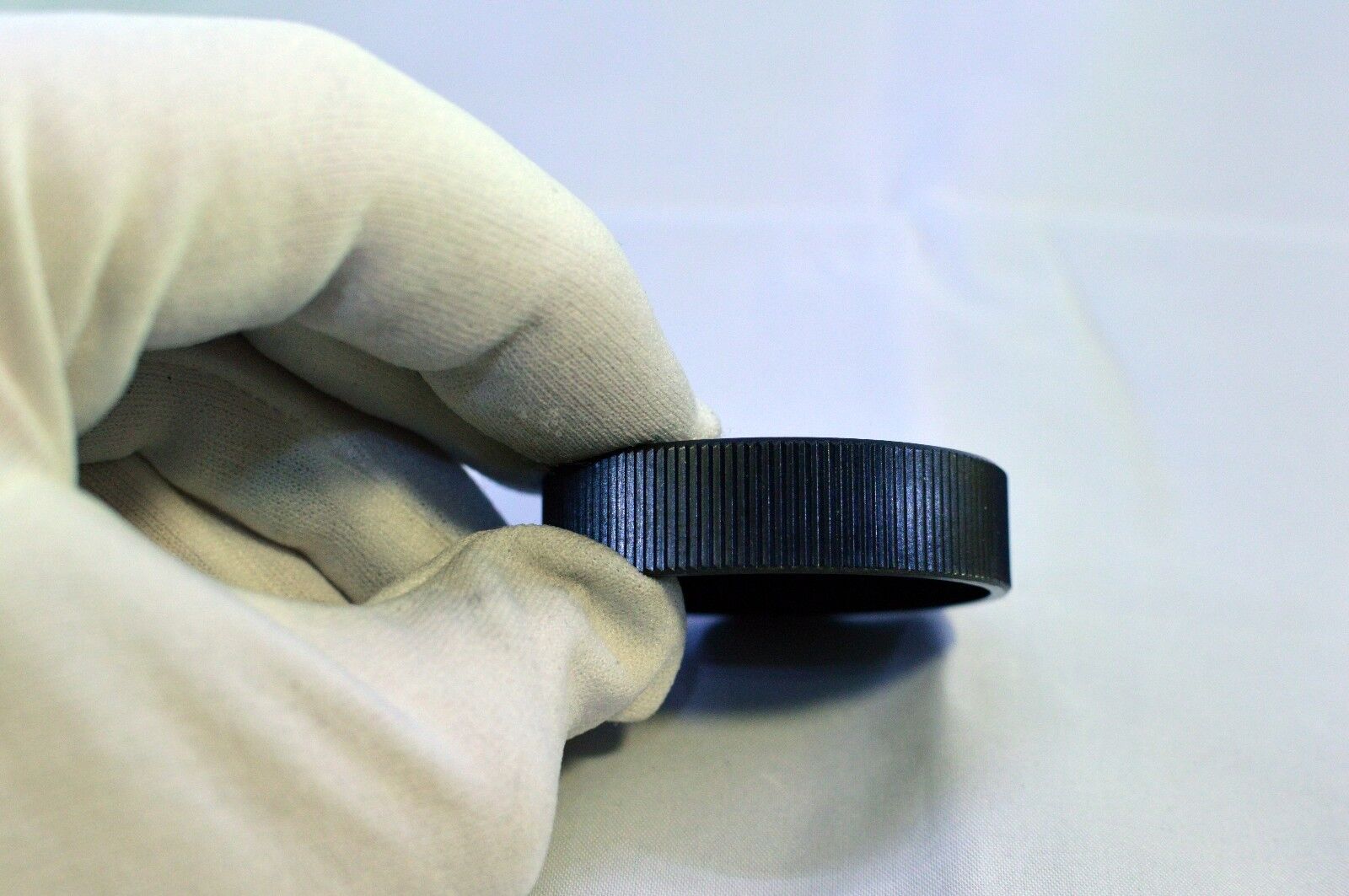 unknown brand rear lens cap for M42 universal  screw mount lenses vintage Black