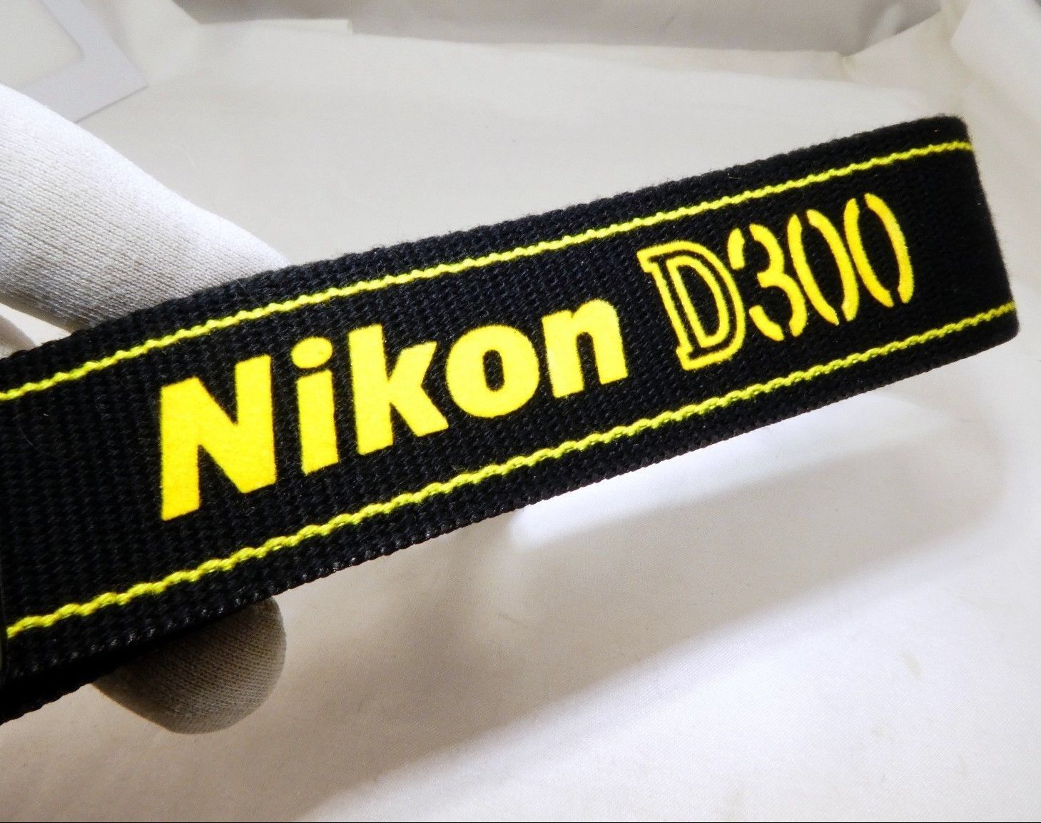 Camera Strap Nikon D300  Grey Genuine OEM Genuine   AN-DC300