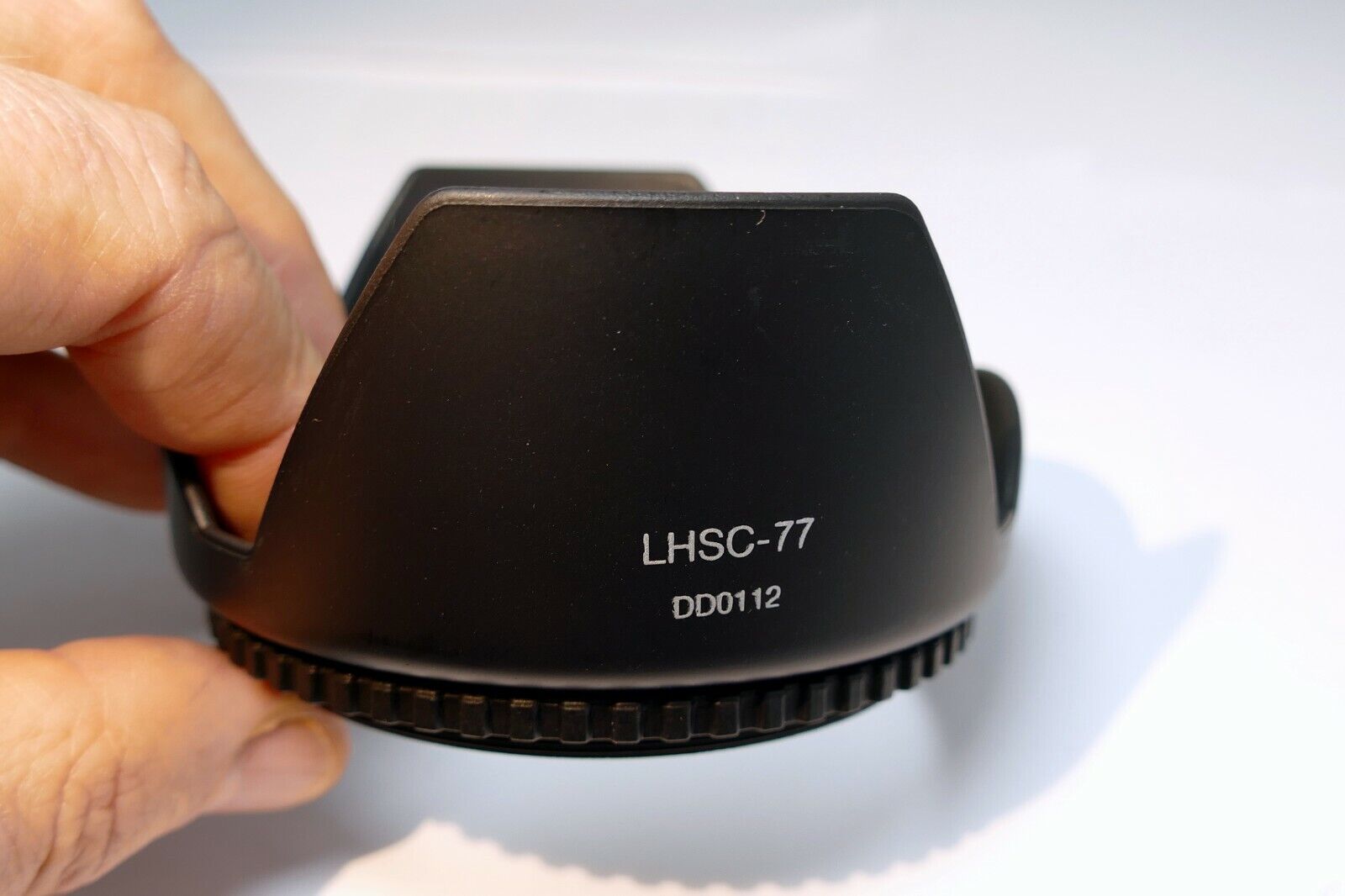 77mm Plastic Lens Hood Shade petal flower shaped