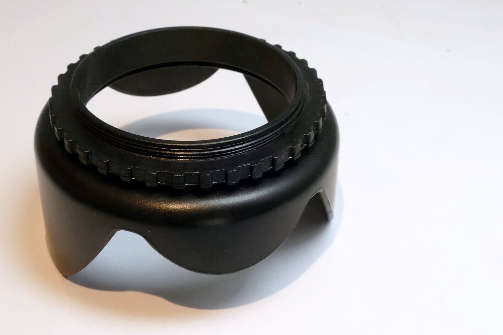 52mm Lens Hood Shade threaded plastic petal shaped  for 50mm f1.8 f1.4