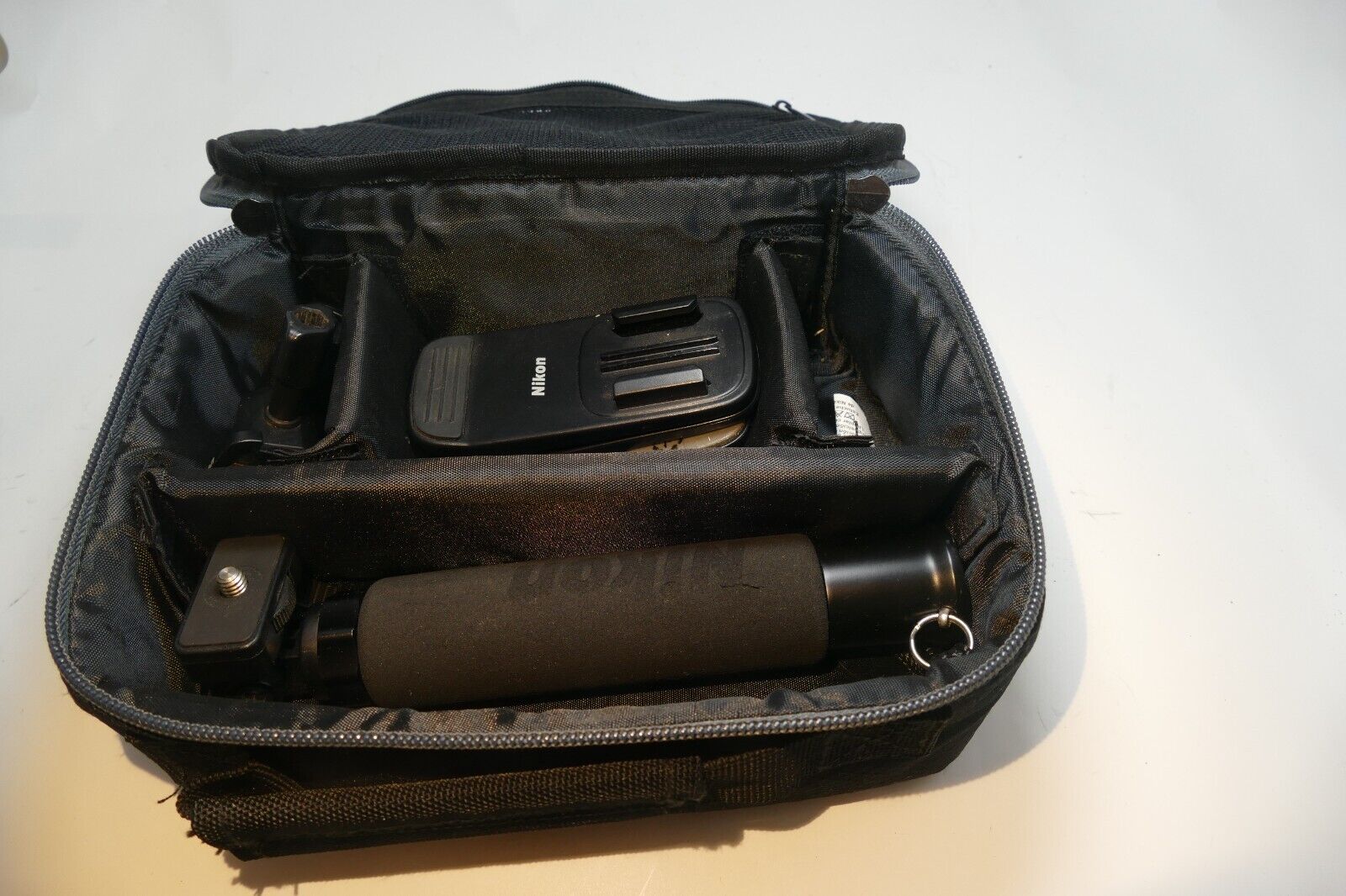 Nikon AA-10 messenger Case w/ Mount Camera Clip w tripod head selfie stick