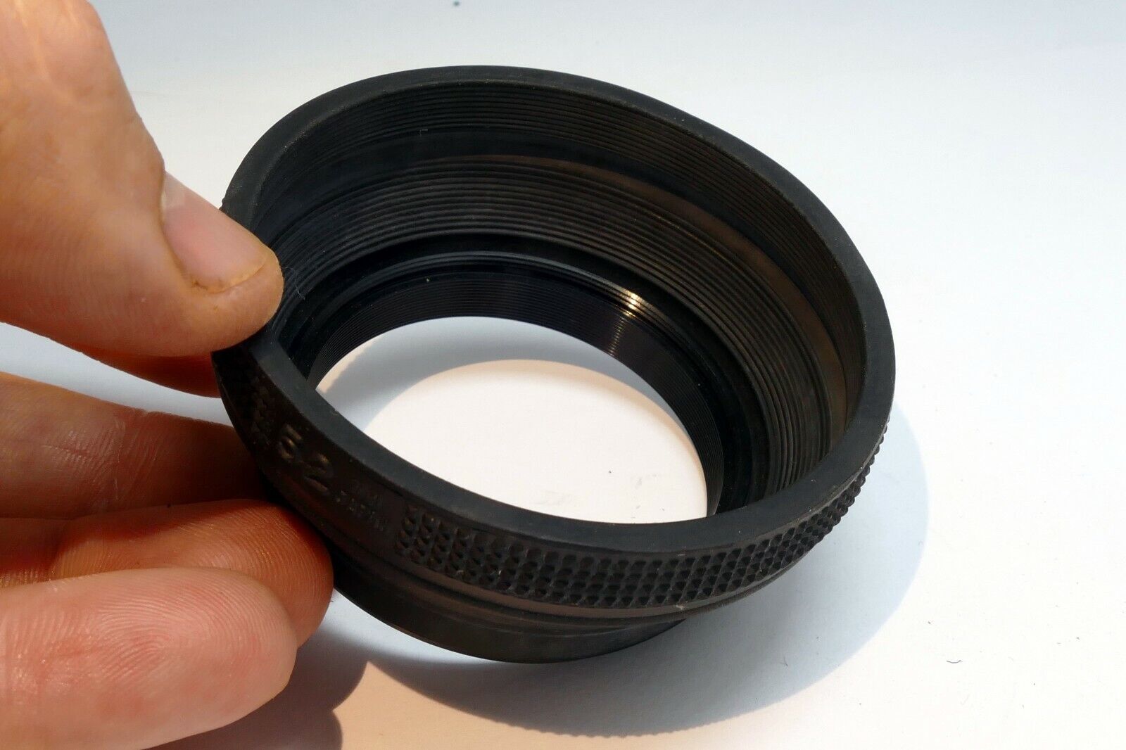 52mm Rubber Lens Hood Shade threaded for 50mm f1.8 lenses