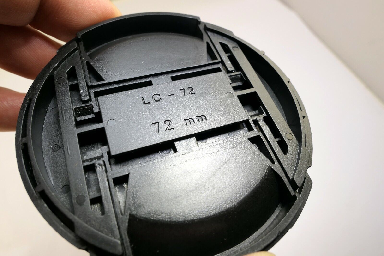 LC-72 72mm Lens Front Cap Snap on type  for 18-135mm 18-200mm black