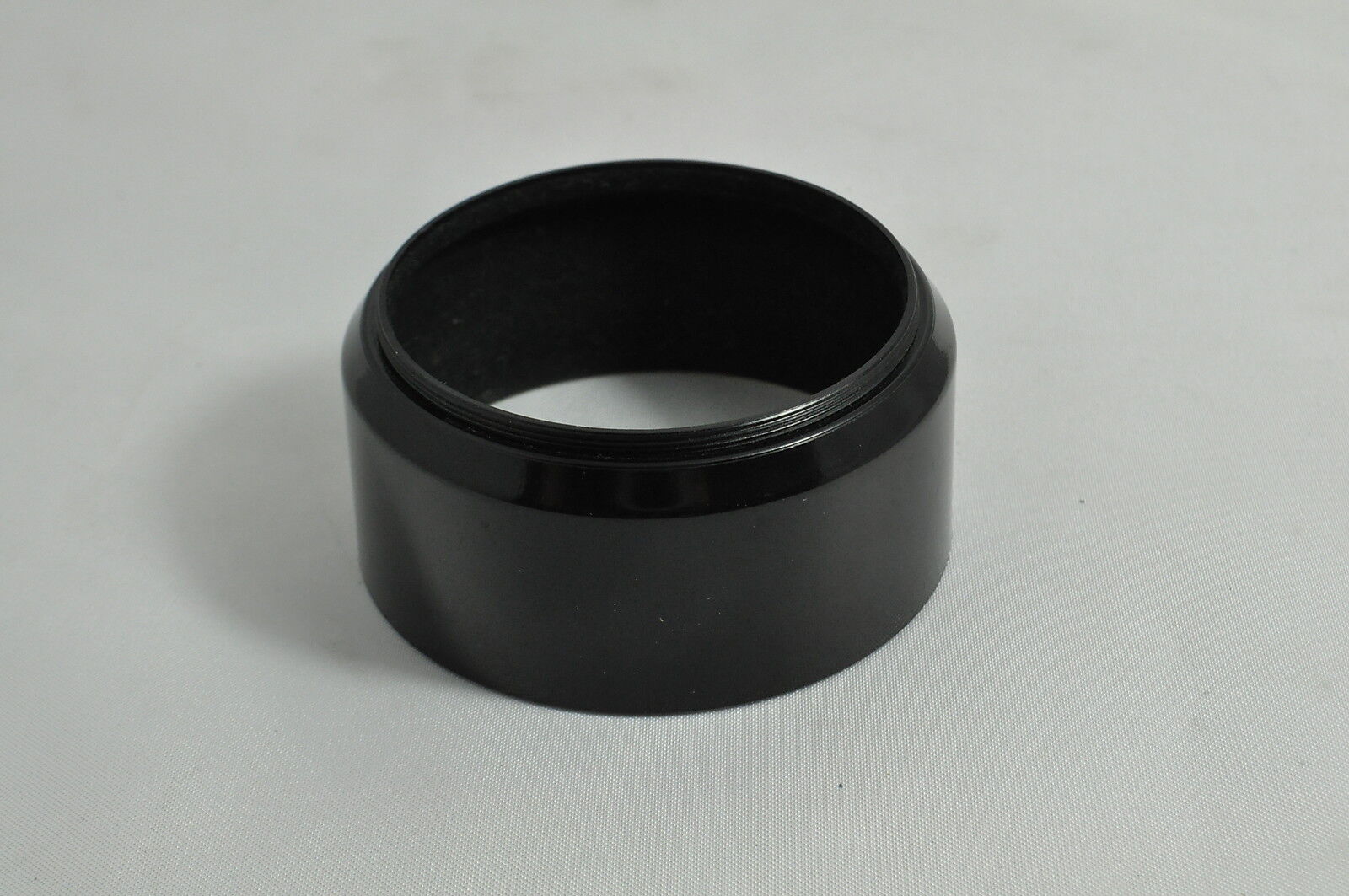 Plastic Lens Hood screw on type 58.7mm O122014