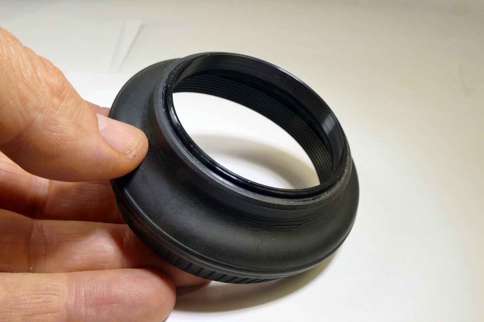 55mm screw in Vivitar Rubber Lens Hood Shade  (poor conditon)