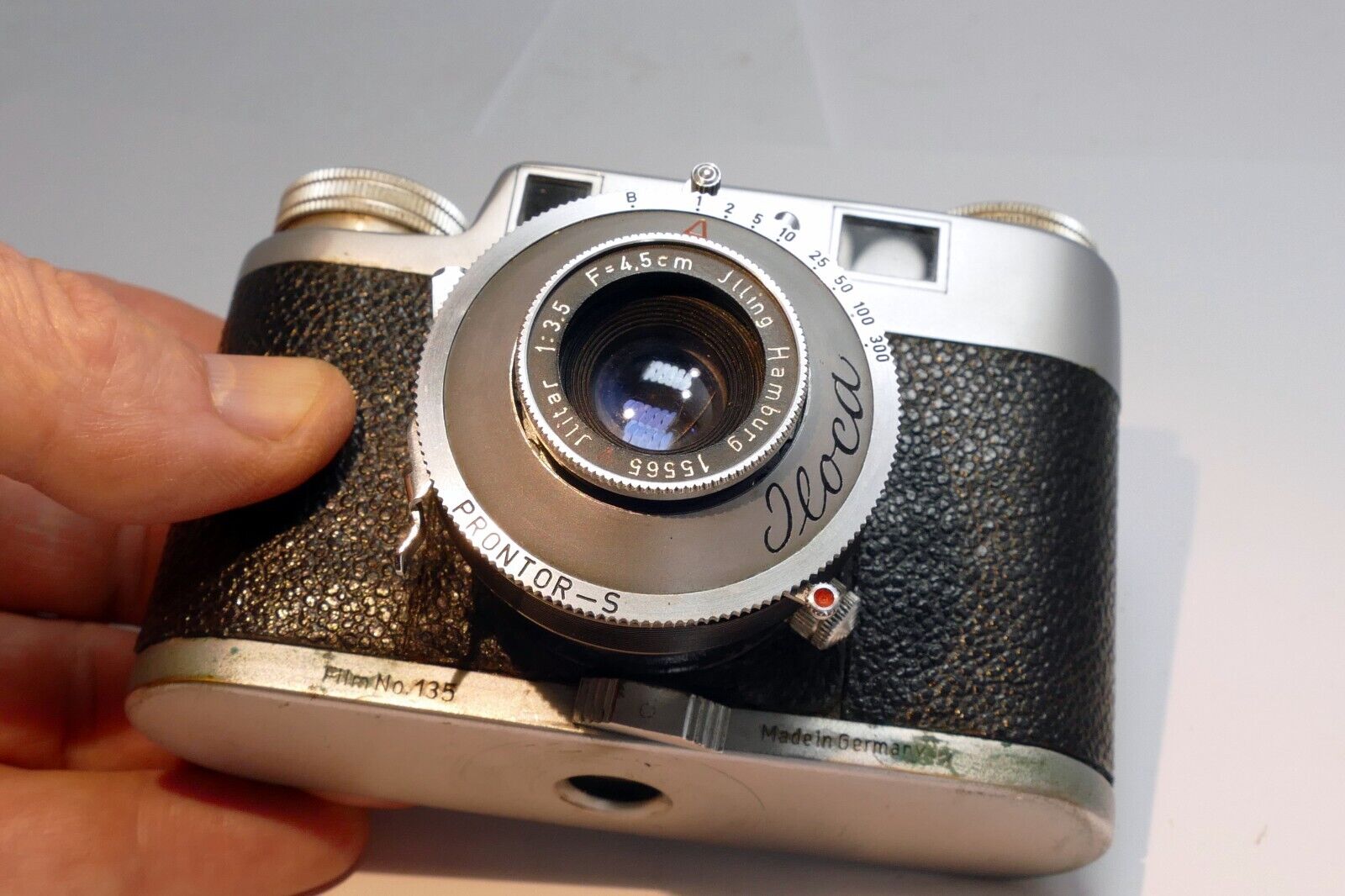 Iloca I Rangefinder Camera with V JLitar f3.5 4.5cm lens Prontor S Shutter  1940