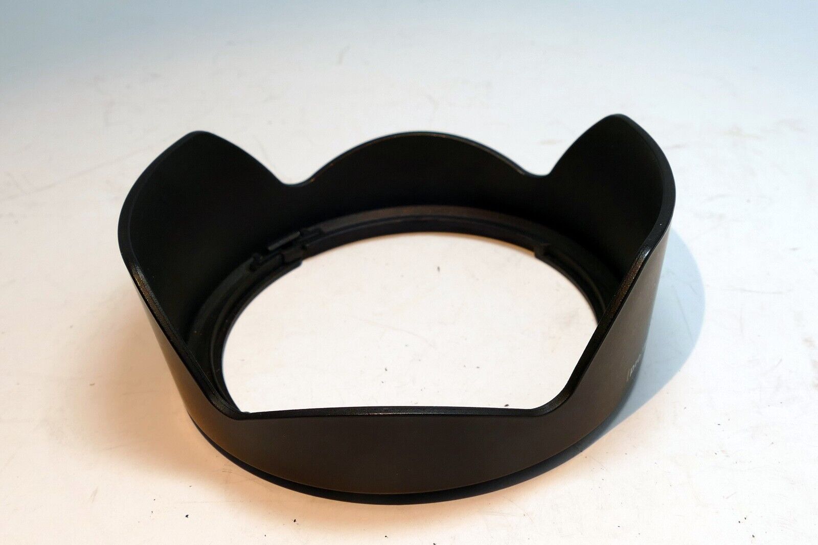 EW-73C Flower Lens Hood for Canon EF-S 10-18mmf/4.5-5.6 IS STM Lens Hood