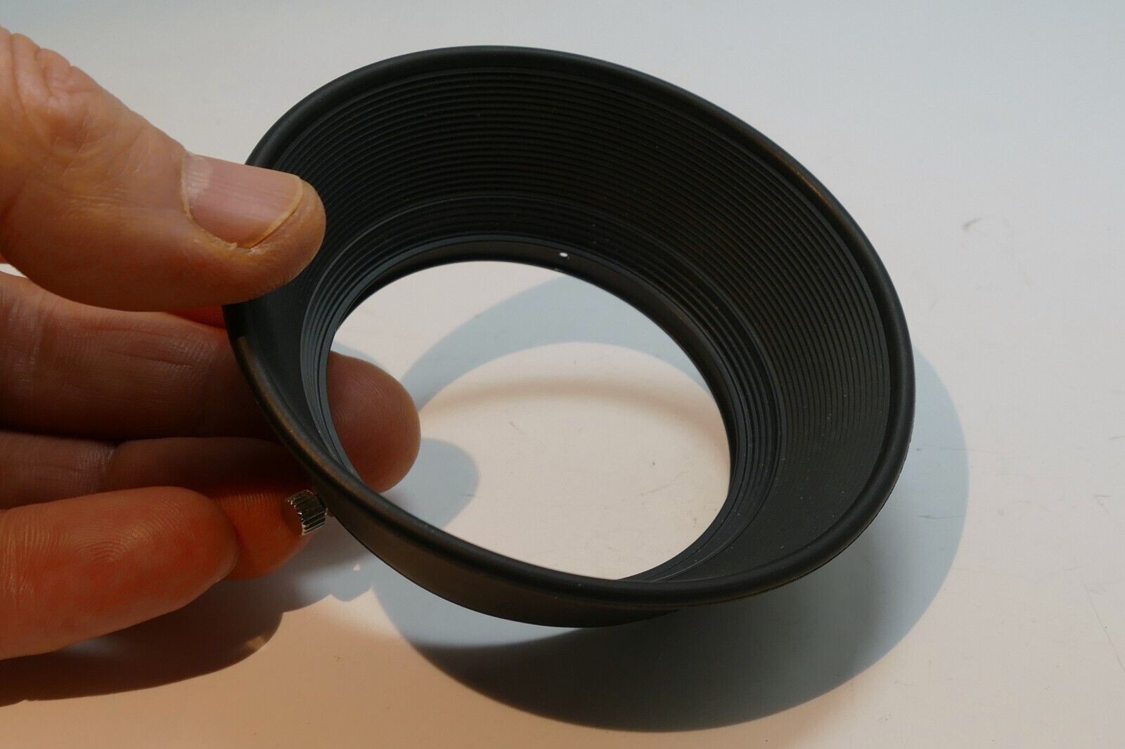 55mm Olympus OM 35-105mm f3.5-4.5 lens hood shade - OEM Genuine fits 24mm f2.0