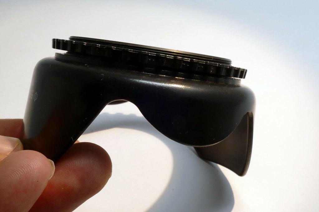 Plastic Petal shaped 58mm Lens hood Shade screw in type for 18-55mm IS