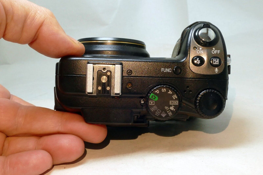 Nikon COOLPIX 5400 Digital 5.1MP Digital Camera Battery Included U284