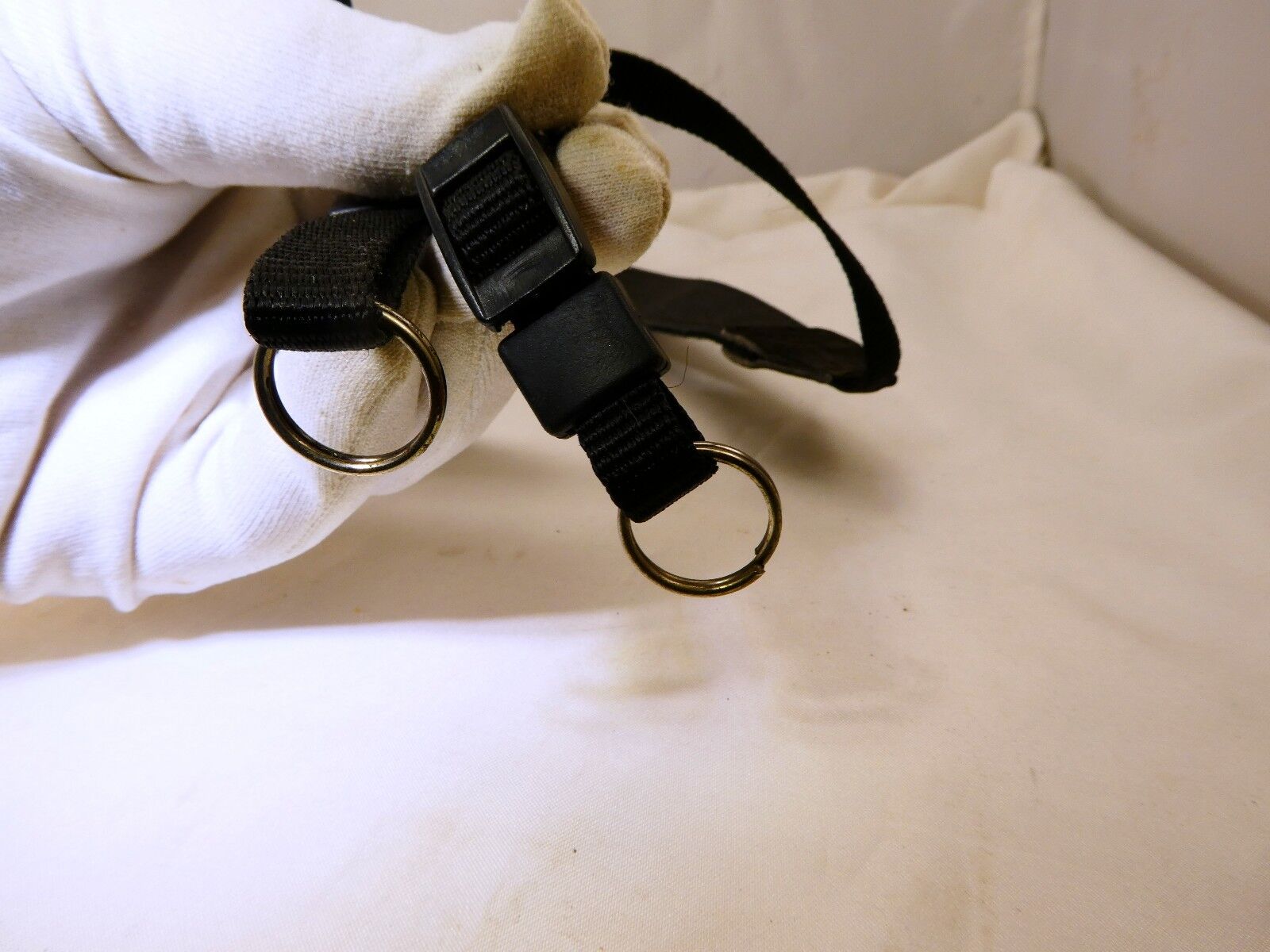Quantaray Black Camera Strap Shoulder with metal rings luggs for camera
