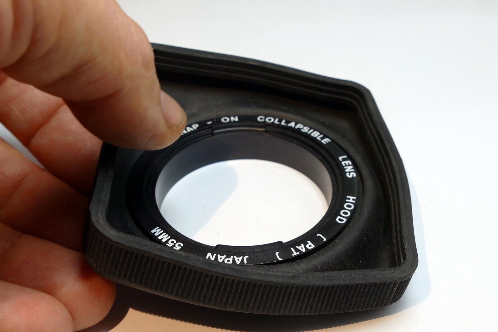 Snap on  55mm rubber Lens Hood Shade
