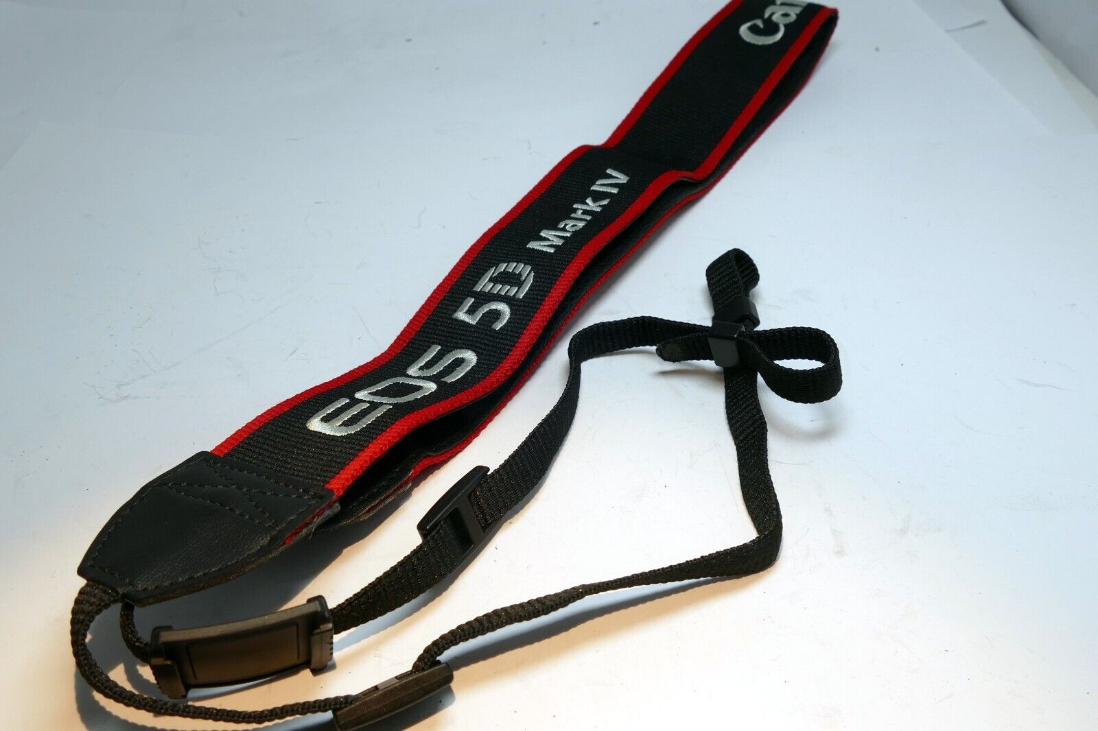 Canon EOS 5D Mark IV Digital Camera Neck Shoulder Strap Black-Red - Genuine OEM