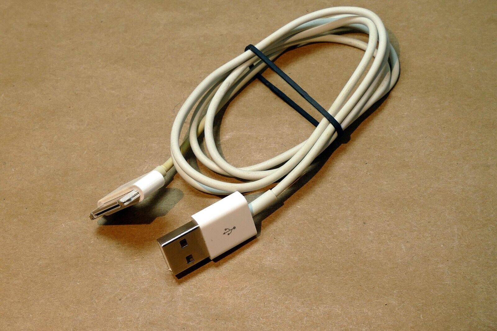 APPLE 30 PIN USB Sync Charging Cable iPod iPhone 3G 3GS 4 4S iPad - Genuine OEM