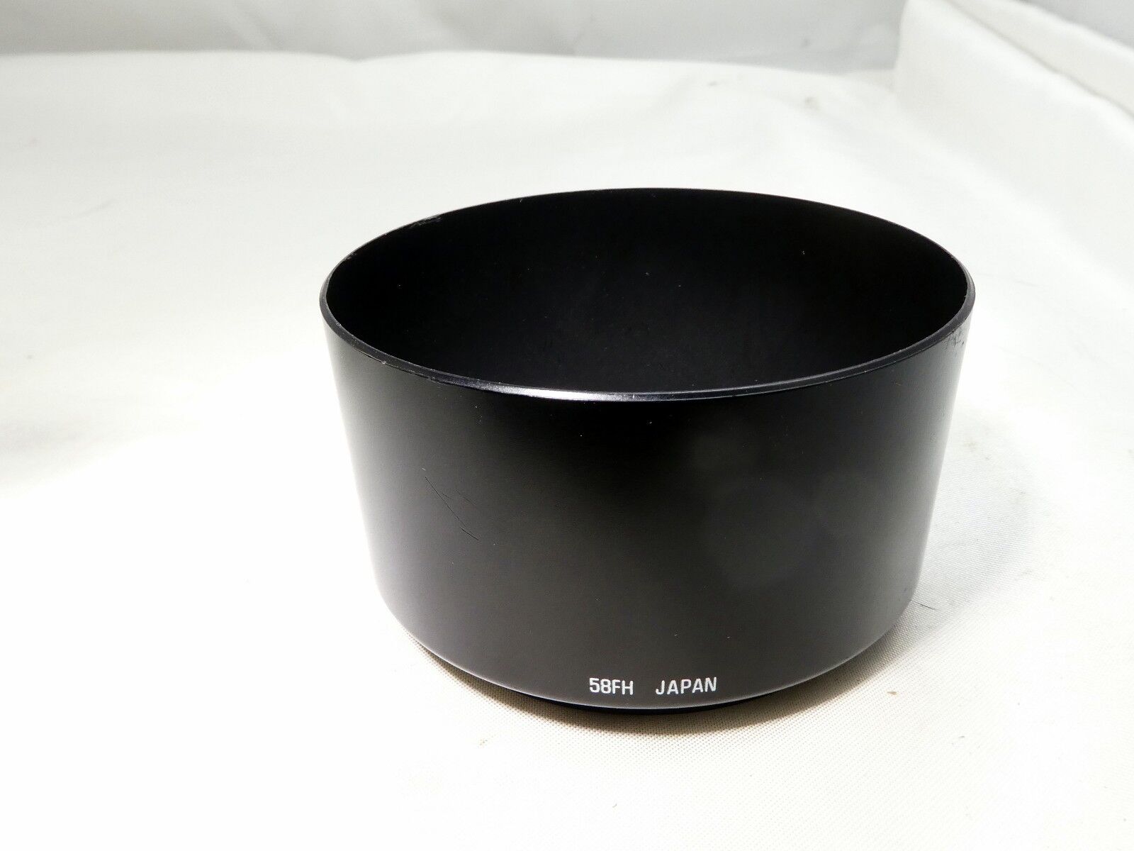 Tamron B4FH Lens Hood Shade for 70-300mm f4-5.6 AF telephoto zoom with 58mm rim