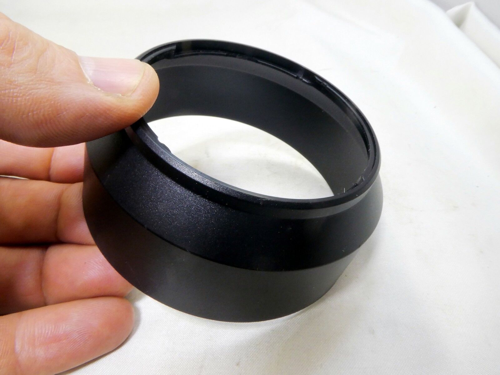 65mm ID  Plastic Lens Hood  twist on type (unknown brand)