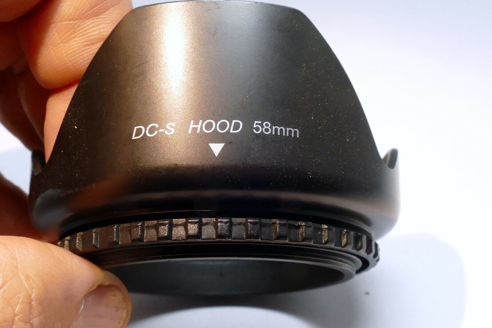58mm Lens Hood screw in type threaded  plastic for 18-55mm IS