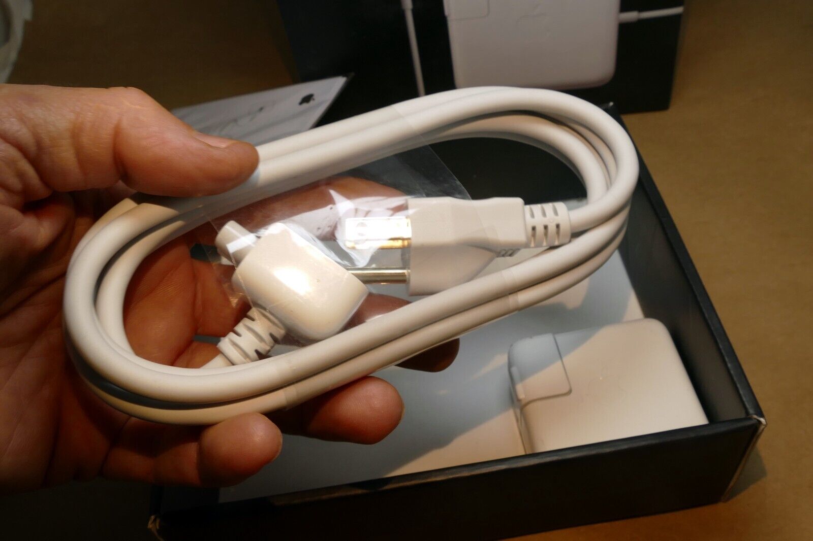 Apple 60W MagSafe Power Adapter for MacBook, Model A1344, Black Box (B3)