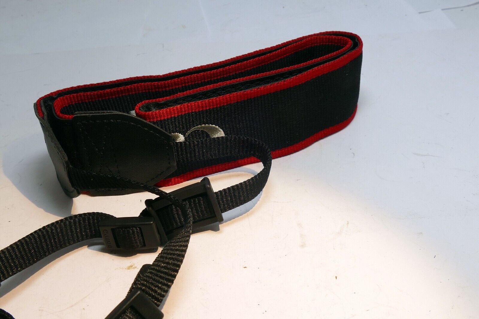Canon EOS 6D Mark II SLR Digital Camera Neck Shoulder Strap - Genuine OEM - MINT