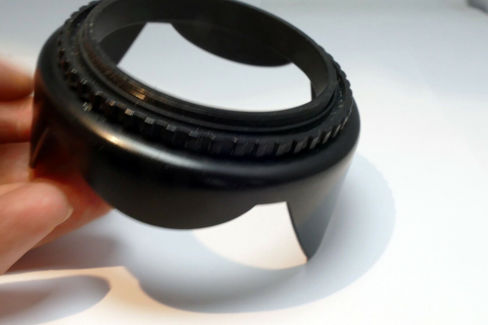 67mm Lens Hood Shade screw in petal  18-135mm