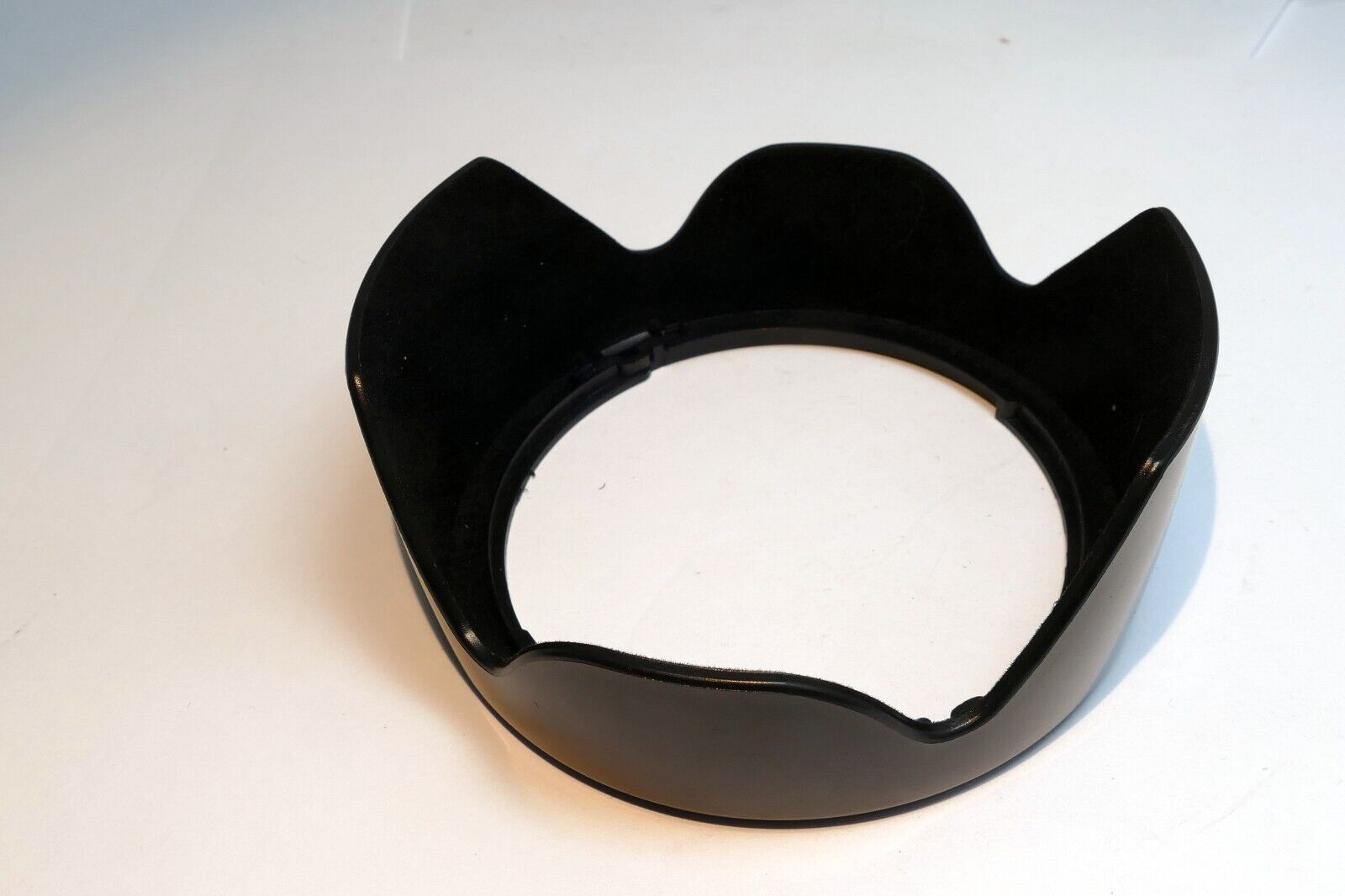 Bayonet Mount Lens Hood Canon EF-S 18-135mm f/3.5-5.6 IS STM USA replaces EW-73B