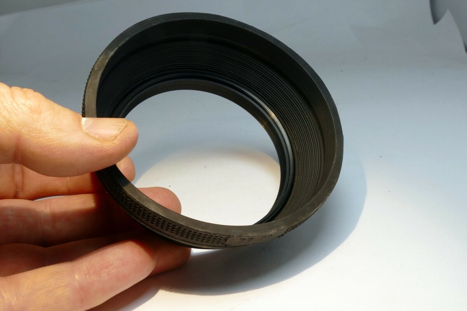 77mm rubber Lens Hood Shade screw in double  threaded