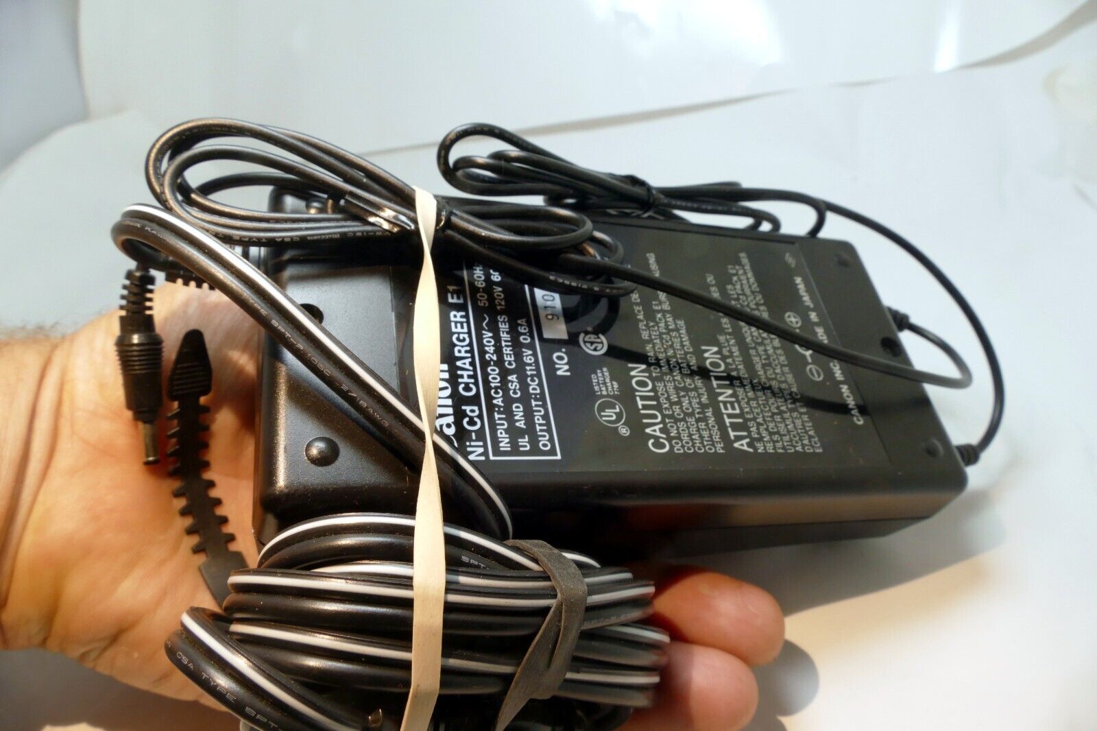 Canon Ni-Cd battery Charger E1   Genuine  OEM vintage