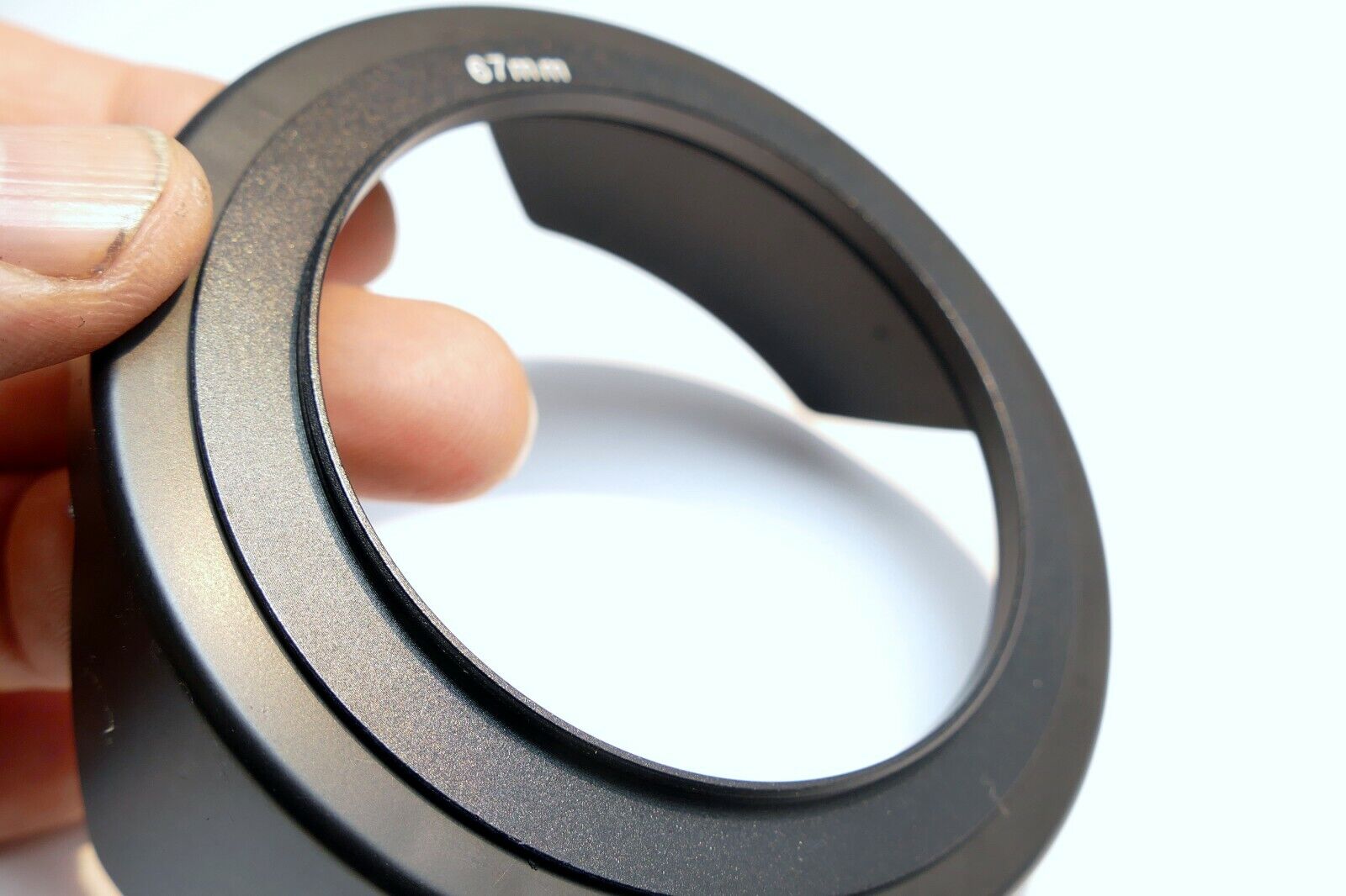 67mm  LENS Hood Shade screw in wide angle 18-135mm 28-135mm