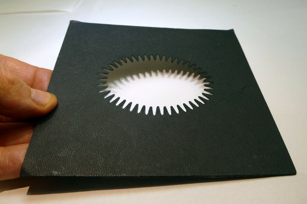 Lindahl Vignetter Mask 5X5" square bellows 2.5 Large Oval with magnet frame