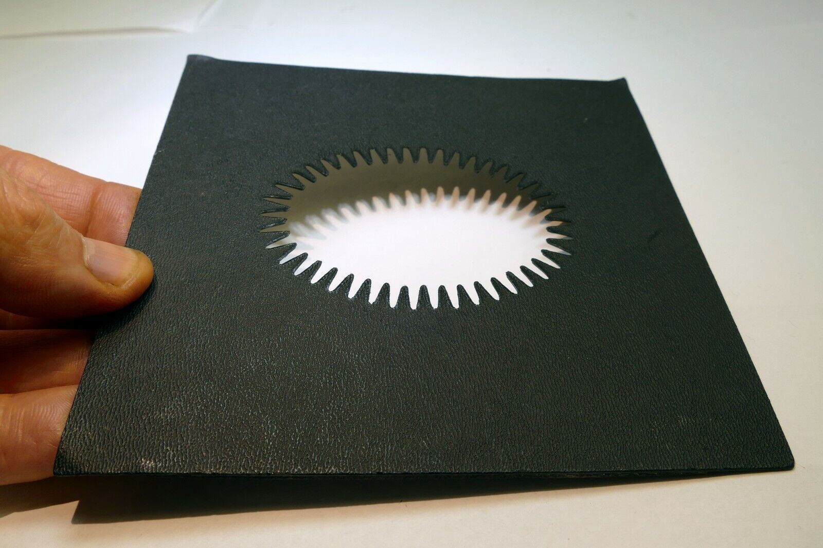 Lindahl Vignetter Mask 5X5" square bellows 2.5 Large Oval with magnet frame