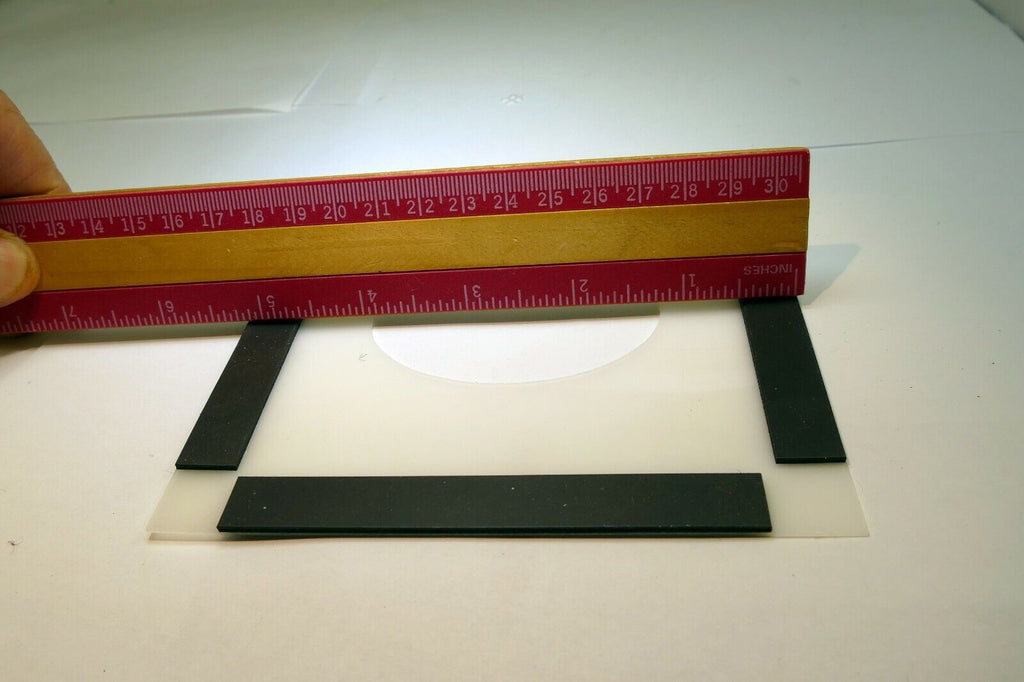 Lindahl Vignette White Mask 5X5" square 2.5" Large Oval with magnetic frame