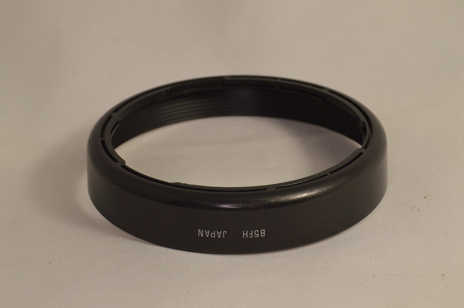 Tamron B5FH Plastic Lens Hood for 28-200mm f3.8-5.6 AF or Adaptall zoom  O108057