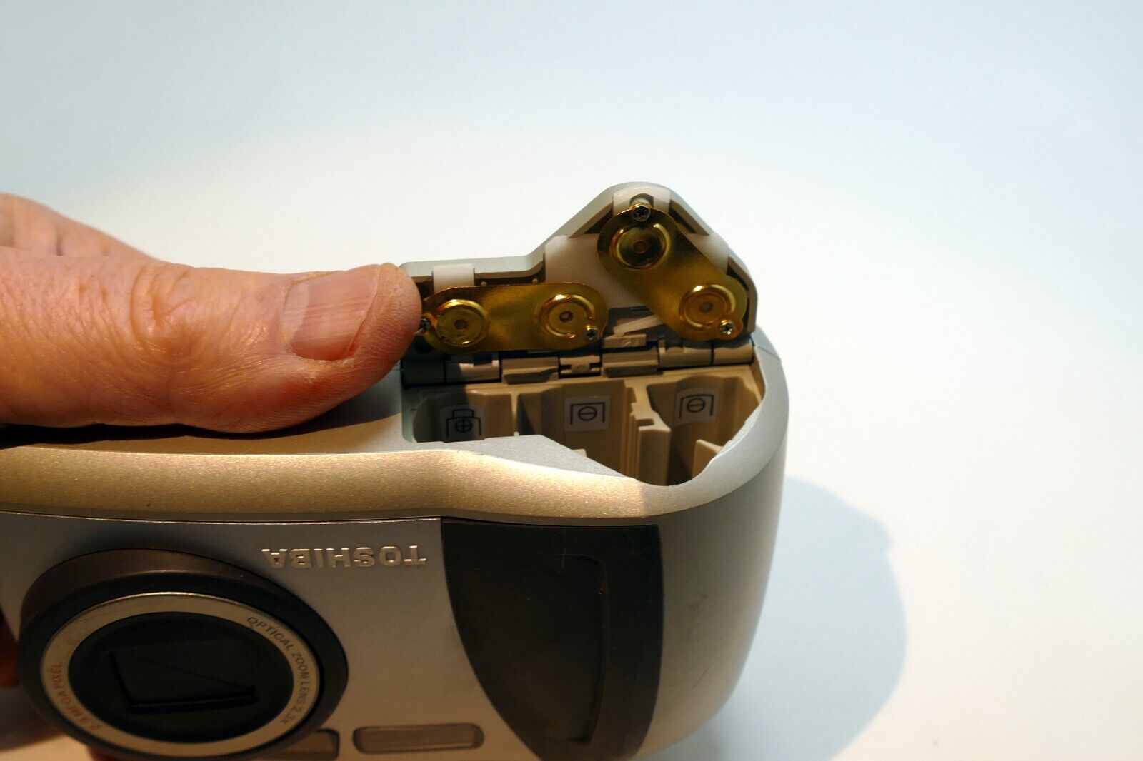 Toshiba PDR M25 2.2MP Digital Camera - Damaged, AS IS for Parts or Repair