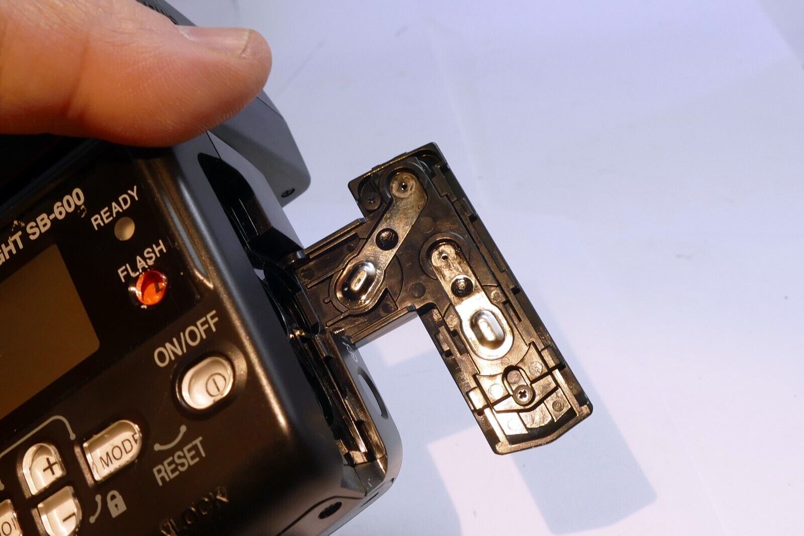Nikon SB-600 SB 600 Speedlight D-TTL Flash - Does not power on, PARTS AS IS