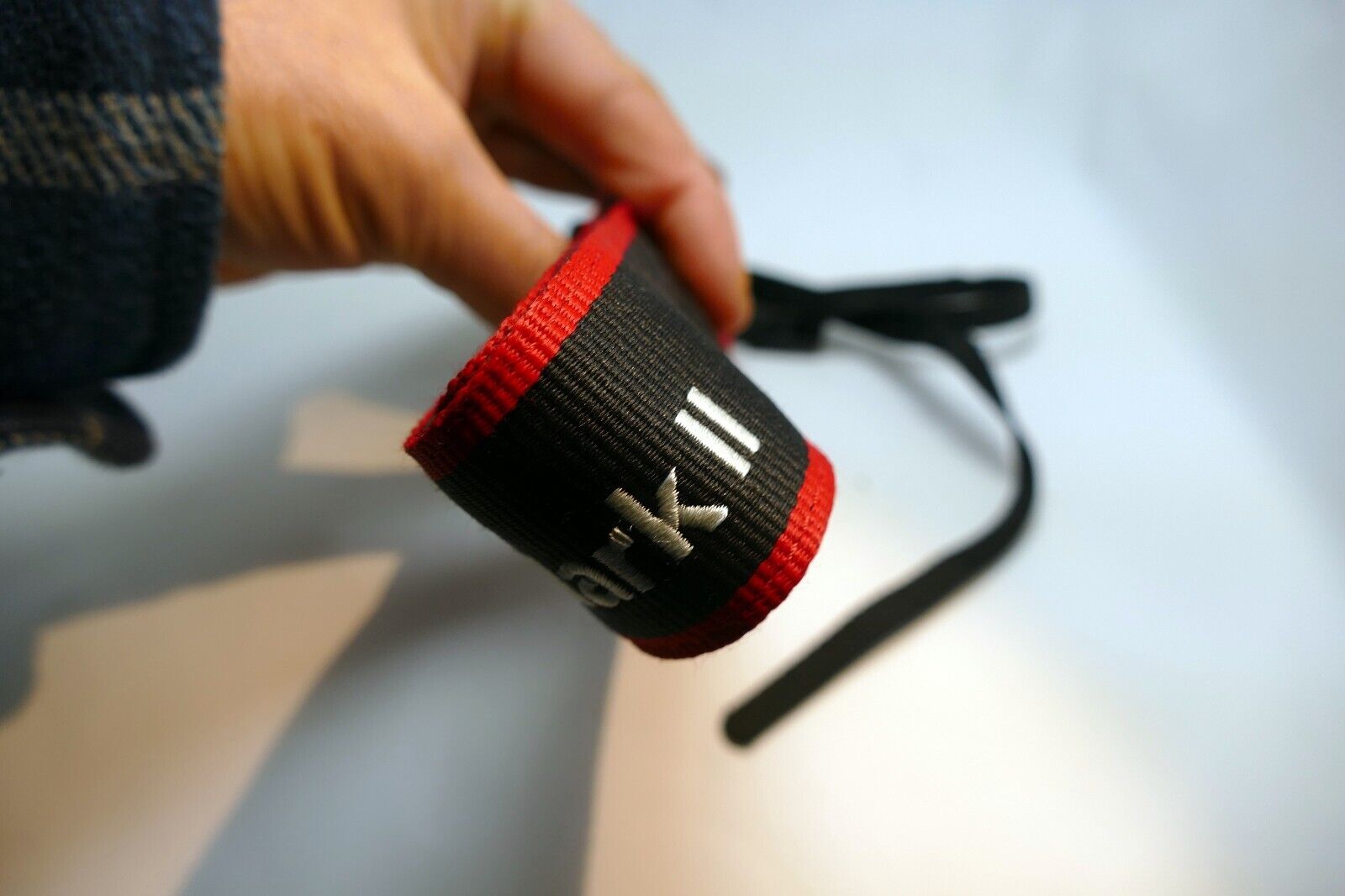 Canon EOS 7D Mark II Digital Camera Neck Shoulder Strap Black-Red - Original OEM