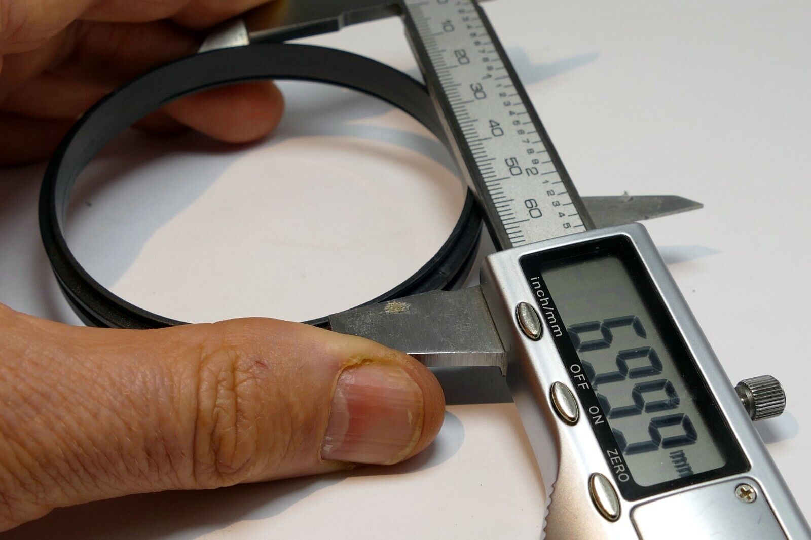 72mm Ring for lens maybe for Lindahl bellows 72mm male to female threads plastic