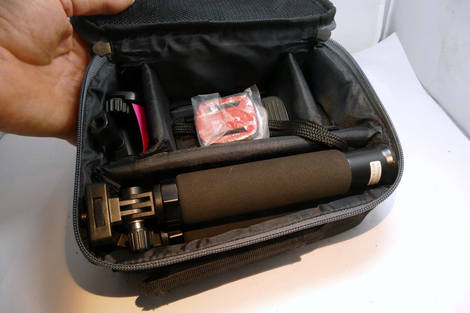 Nikon AA-10 messenger Case w/ Mount Camera Clip w tripod head selfie stick