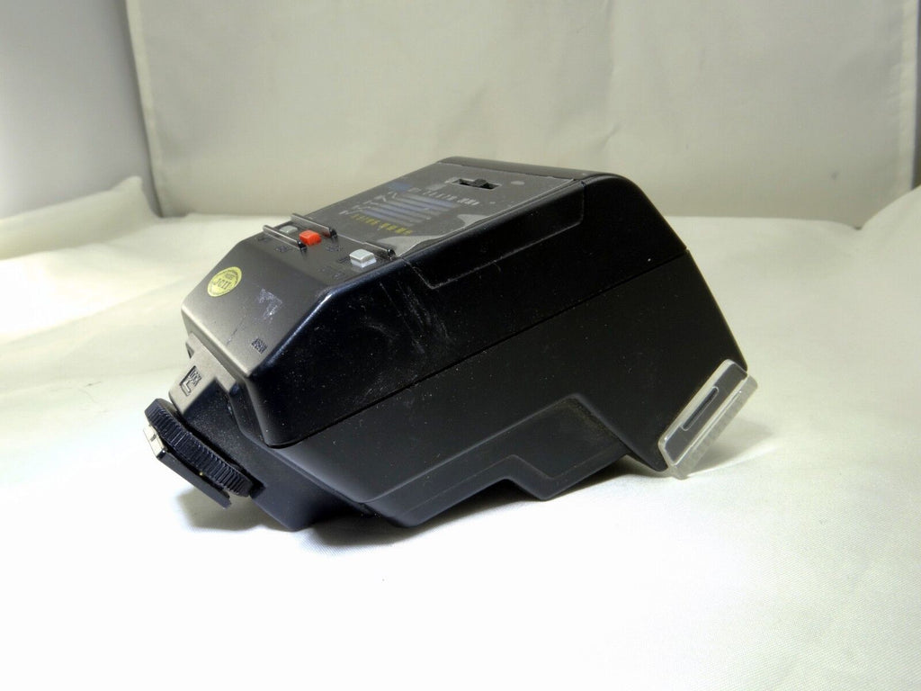 Minolta Maxxum 2800 AF Flash with wide angle adapter diffuser