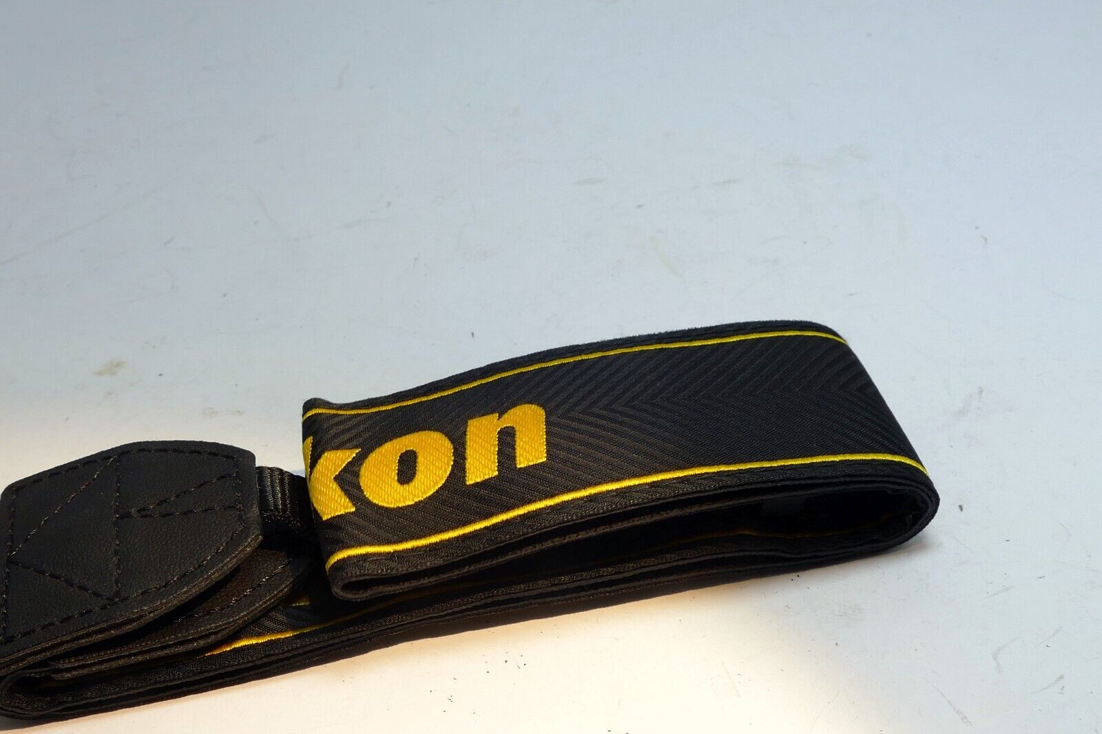 Nikon D750 Camera Shoulder neck Strap AN-DC14  Nylon  - OEM genuine -  near mint