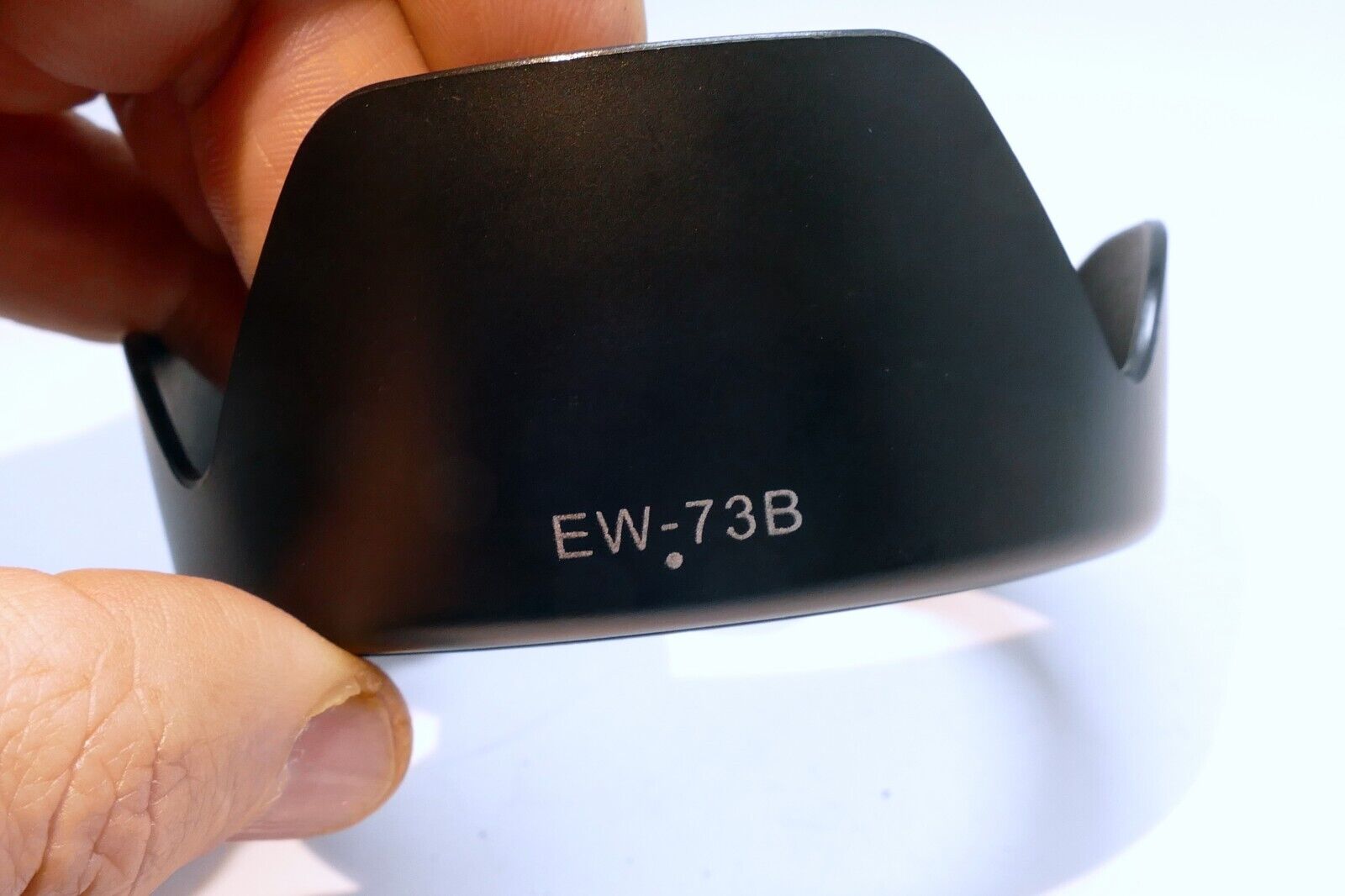 EW-73B Flower Lens Hood Shade for Canon EF-S 18-135mm 3.5-5.6 17-85mm EOS