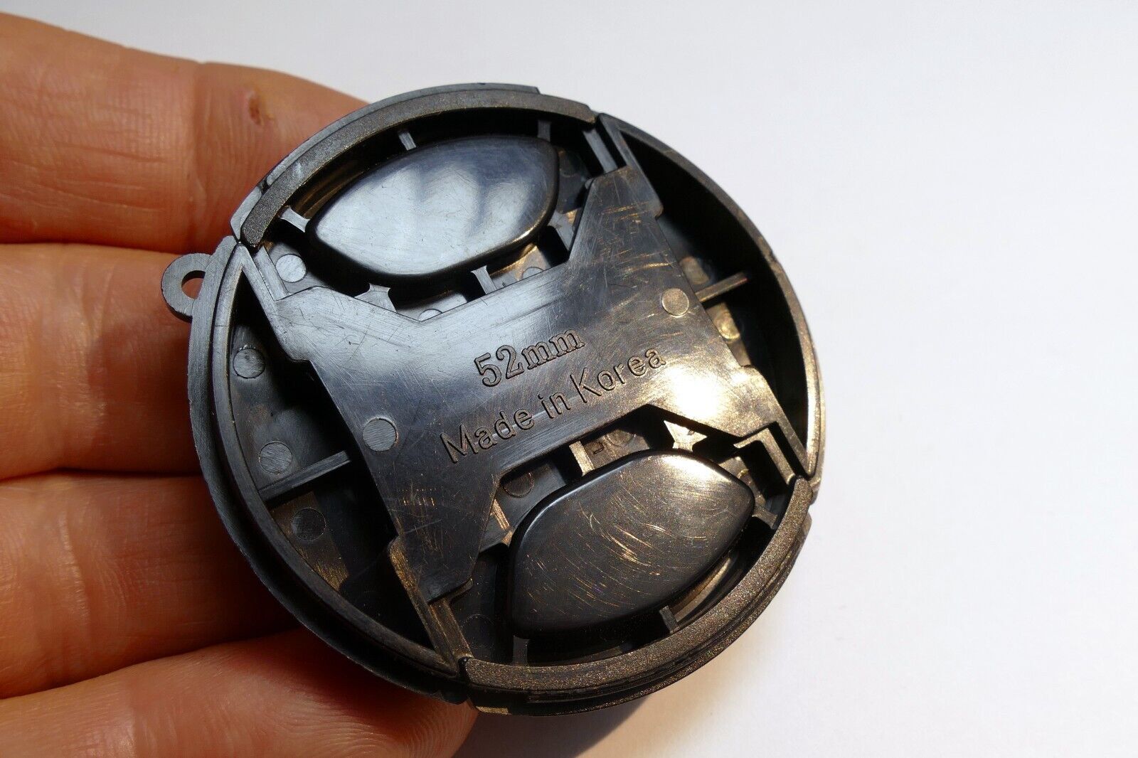 52mm snap on type Front Lens Cap with string loop for 50mm f1.7 f1.8