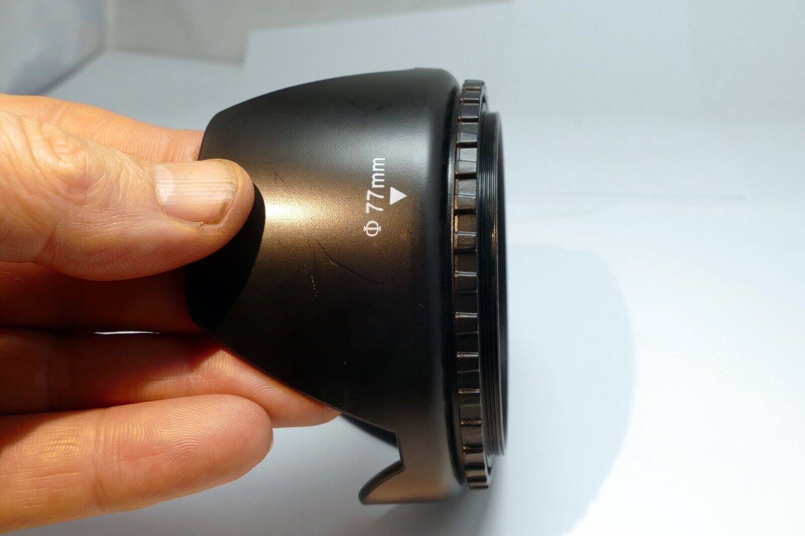 77mm Lens Hood Shade Threaded screw in  plastic tulip petal shape