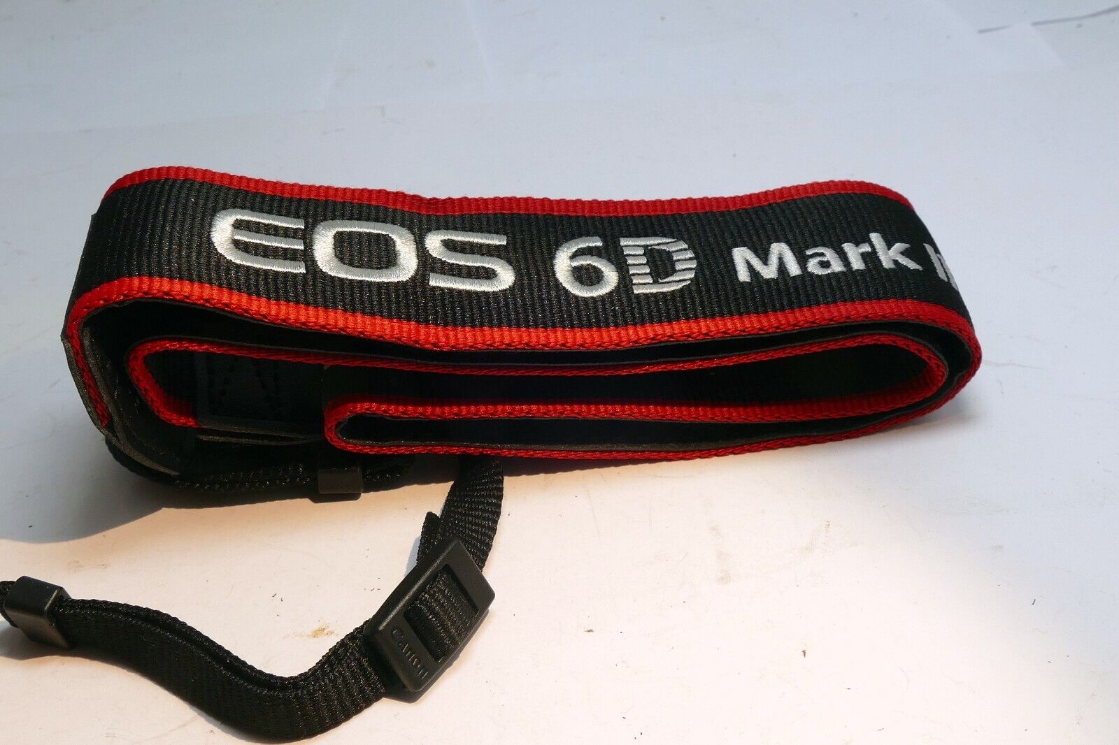 Canon EOS 6D Mark II SLR Digital Camera Neck Shoulder Strap - Genuine OEM - MINT
