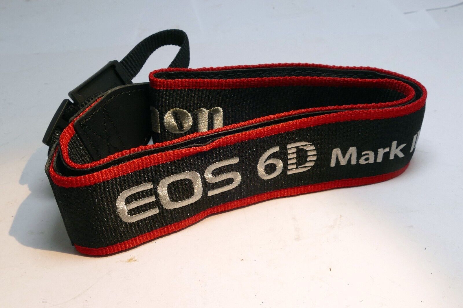Canon EOS 6D Mark II SLR Digital Camera Neck Shoulder Strap - Genuine OEM - MINT