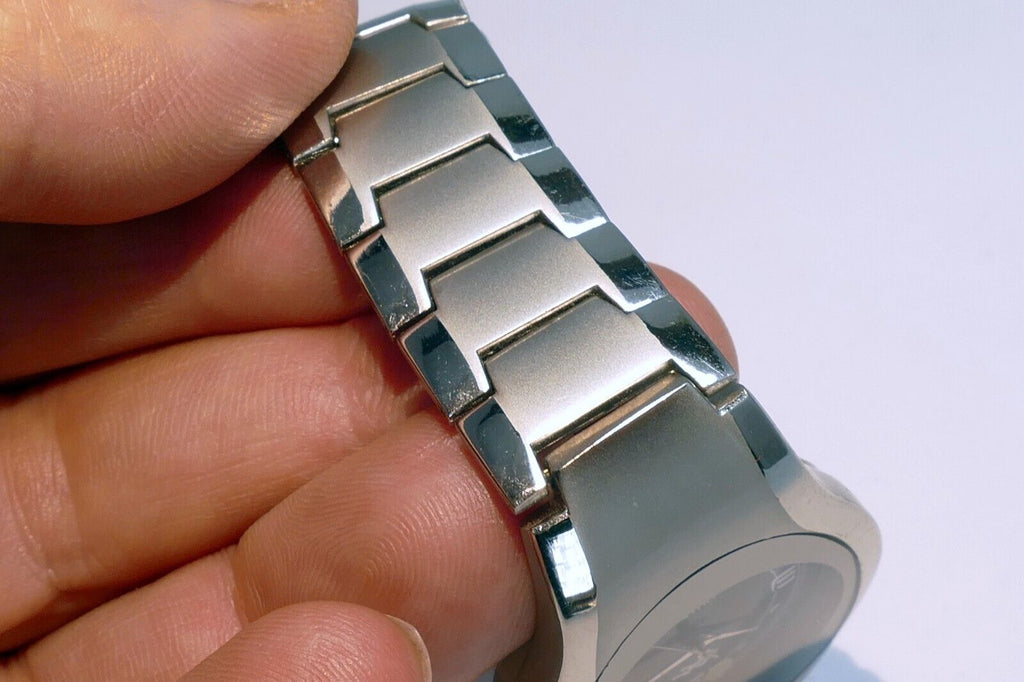 Mens Silver Tone Quartz Flex Band Arabic Numerals Watch - Needs Battery